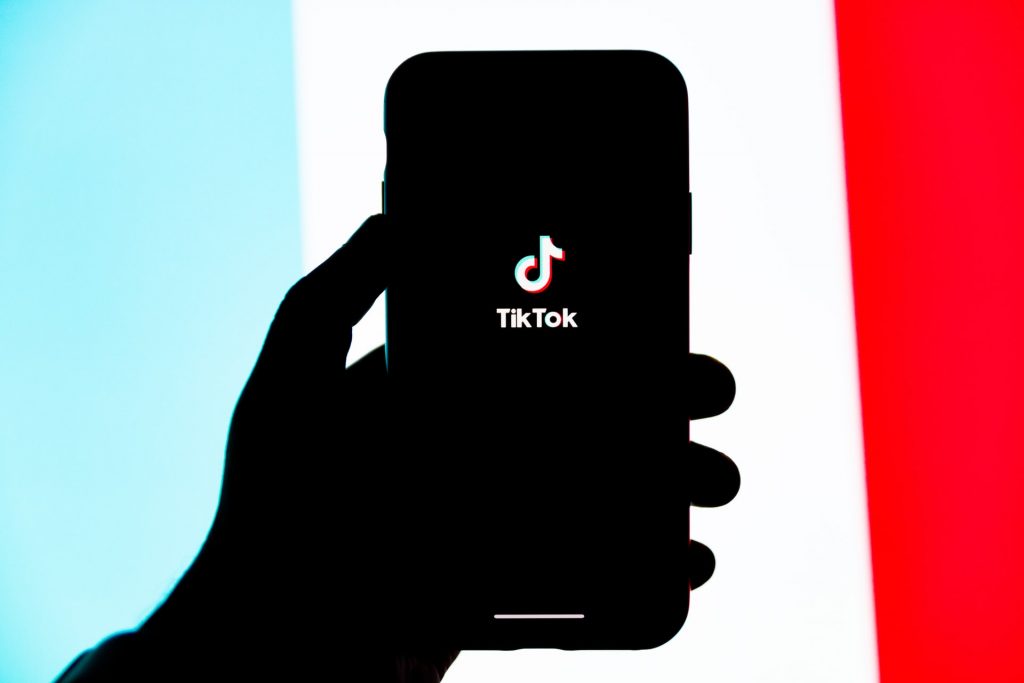 Conheça mais do TikTok, a rede social do momento