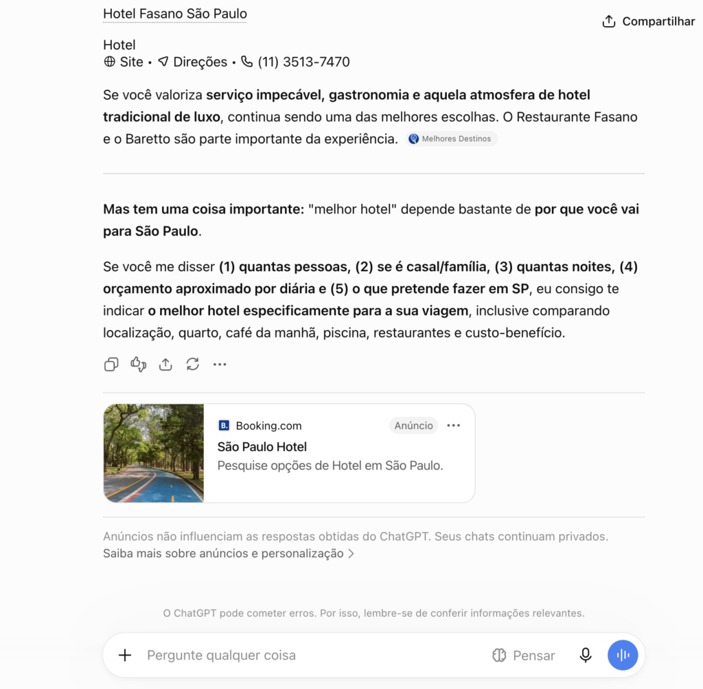Captura de tela do ChatGPT com uma resposta sobre o Hotel Fasano São Paulo e, abaixo, um anúncio da Booking.com identificado pelo selo “Anúncio”.